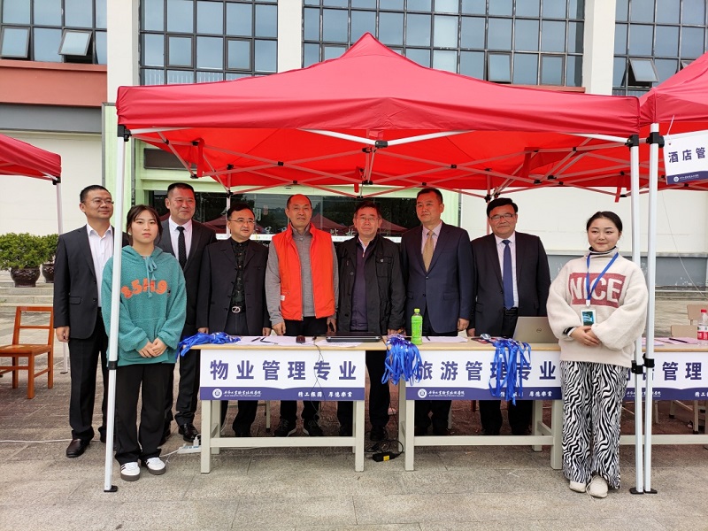 市政協(xié)副主席秦天志、重慶海怡天集團董事局主席張海源一行蒞臨我院考察指導