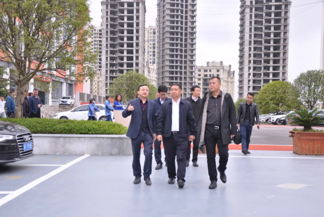 市委常委、市政府常務副市長周仕飛赴畢節(jié)工業(yè)職業(yè)技術學院調(diào)研