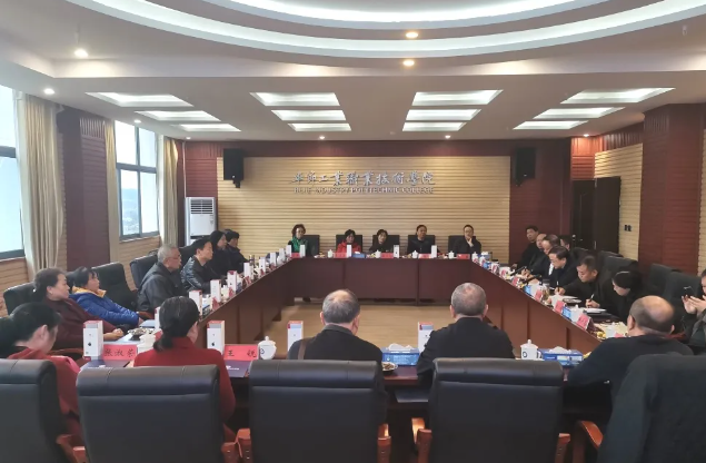 情系桑榆重晚晴 尊師敬老暖人心  學(xué)院召開離退休領(lǐng)導(dǎo)、教師座談會