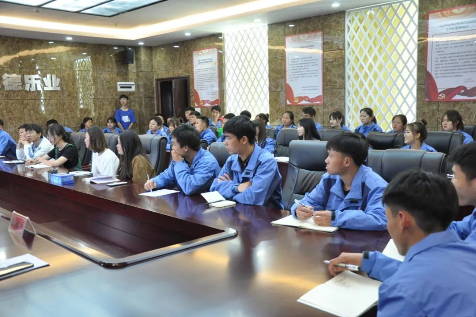 感謝你們?yōu)閷W(xué)院發(fā)展獻(xiàn)良策！