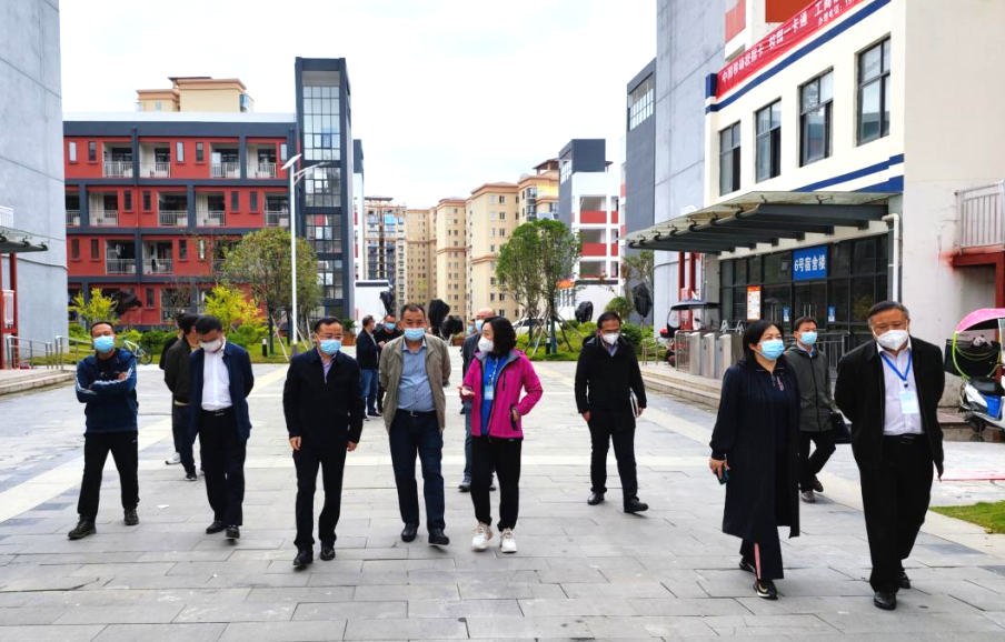 畢節(jié)市人民政府辦公室副主任金莉、畢節(jié)市教育局副局長何友國一行到我院檢查指導(dǎo)疫情防控工作