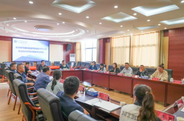 博導(dǎo)國(guó)際集團(tuán)考察組一行赴我院開(kāi)展校企合作座談交流