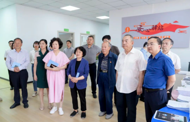 省、市關(guān)心下一代工作委員會(huì)赴畢節(jié)工業(yè)職業(yè)技術(shù)學(xué)院調(diào)研