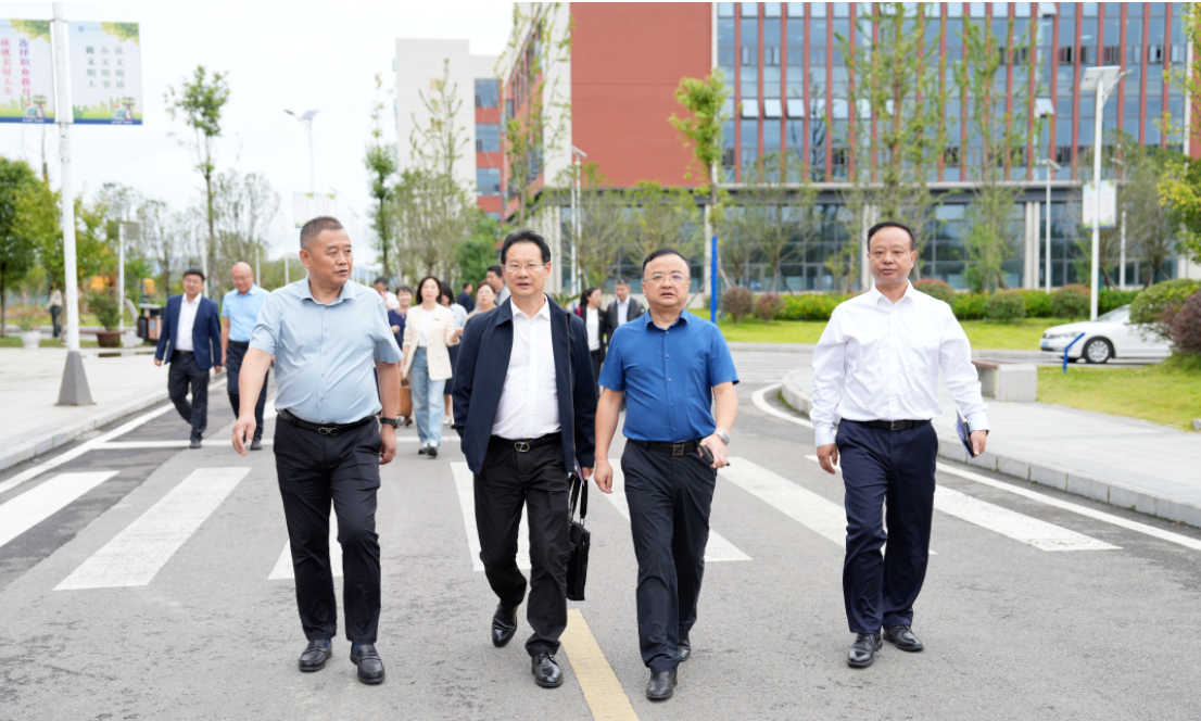 貴州中醫(yī)藥大學黨委副書記鄔衛(wèi)東一行赴我院開展結(jié)對幫扶工作