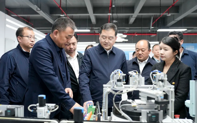 四川省人力資源和社會保障廳黨組成員、副廳長劉曉博一行赴我院考察