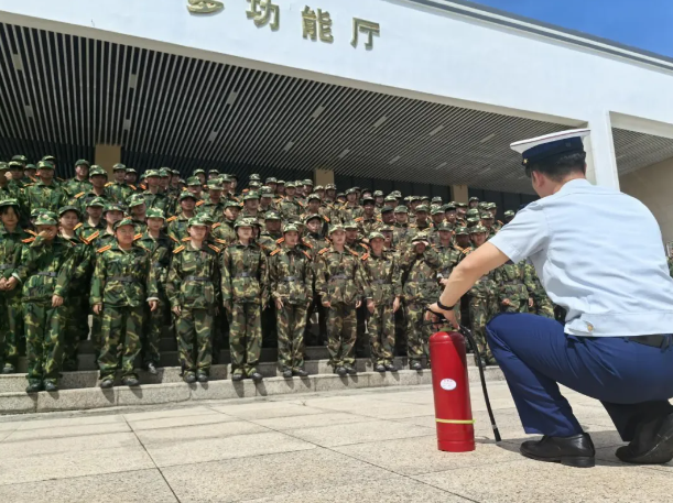 畢節(jié)工業(yè)職業(yè)技術(shù)學(xué)院開展安全知識培訓(xùn)暨滅火演練