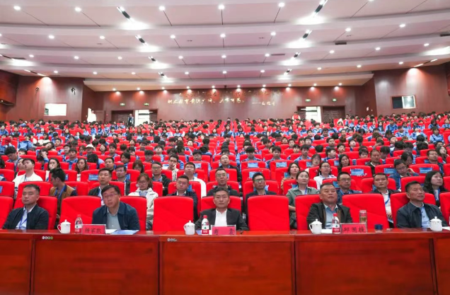 “技能照亮前程”典型事跡分享會(huì)在我院舉行