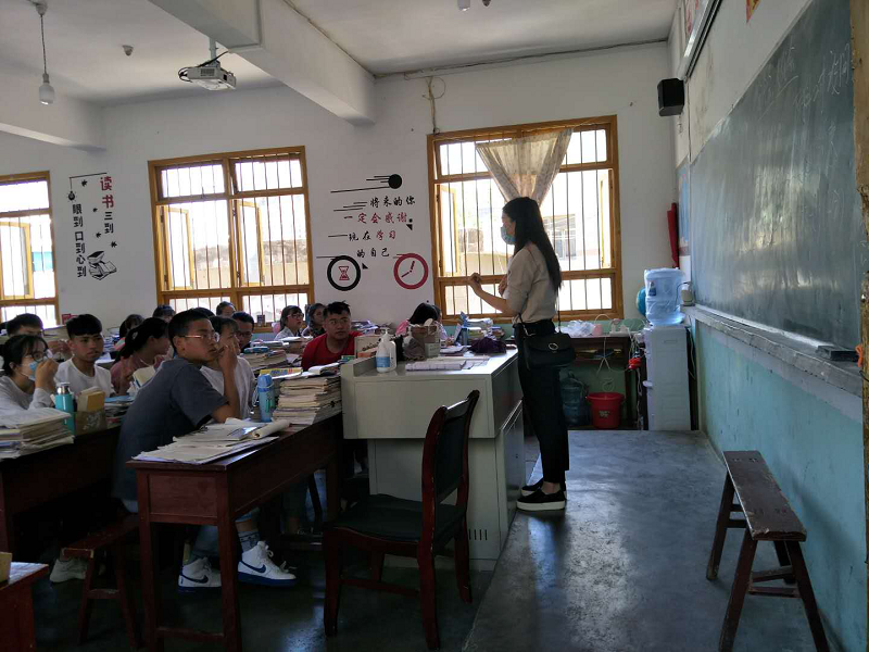 畢節(jié)工業(yè)職業(yè)技術(shù)學(xué)院黨群黨支部以招生宣傳為載體開展“主題黨日”活動