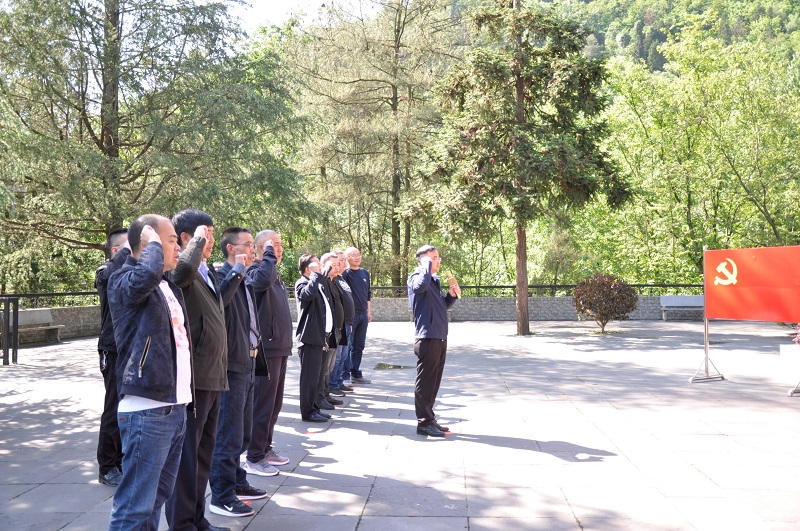 畢節(jié)工業(yè)職業(yè)技術(shù)學(xué)院黨群黨支部  開(kāi)展“聆聽(tīng)艱苦奮斗故事、弘揚(yáng)畢節(jié)天渠精神”主題黨日活動(dòng)